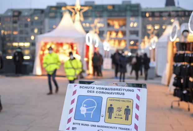 DEUTSCHLAND, Hamburg, Corona Pandemie, Weihnachtsmarkt an der Alster mit Corona Regelungen Hamburg Deutschland