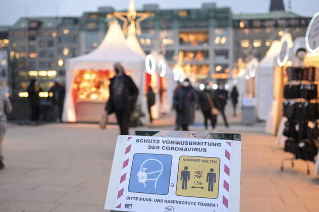 DEUTSCHLAND, Hamburg, Corona Pandemie, Weihnachtsmarkt an der Alster mit Corona Regelungen Hamburg Deutschland
