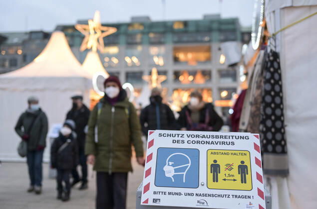 DEUTSCHLAND, Hamburg, Corona Pandemie, Weihnachtsmarkt an der Alster mit Corona Regelungen Hamburg Deutschland