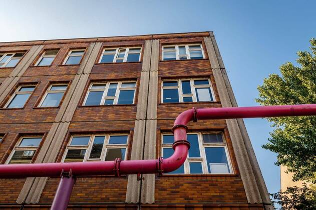  IMAGO Creative: Architektur in Berlin  House Facade and Water Pipes in Berlin, Germany, 28.10.2020, Copyright: xansharx Panthermedia09930158