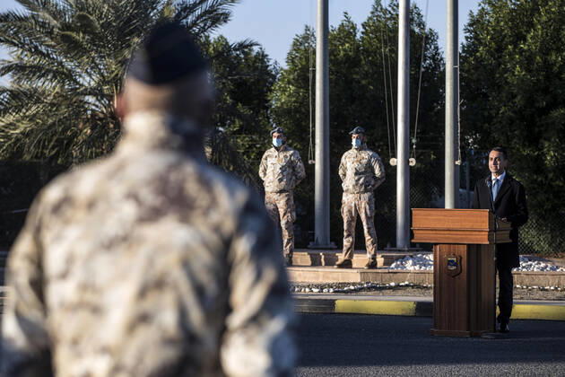 December 23, 2021, Roma, Italia: Italian Foreign Minister Luigi Di Maio meets the continent of the Italian soldiers of the Ali Al Salem military base, during the mission to Kuwait, Kuwait, 23 December 2021. ANSA ANGELO CARCONI Roma Italia - ZUMAa110 20211223_zaf_a110_016 Copyright: xAngeloxCarconix