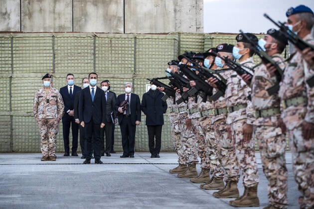 December 23, 2021, Roma, Italia: Italian Foreign Minister Luigi Di Maio meets the continent of the Italian soldiers of the Camp Singara bases military base during the mission to Erbil, Iraq, 23 December 2021. ANSA ANGELO CARCONI Roma Italia - ZUMAa110 20211223_zaf_a110_028 Copyright: xAngeloxCarconix
