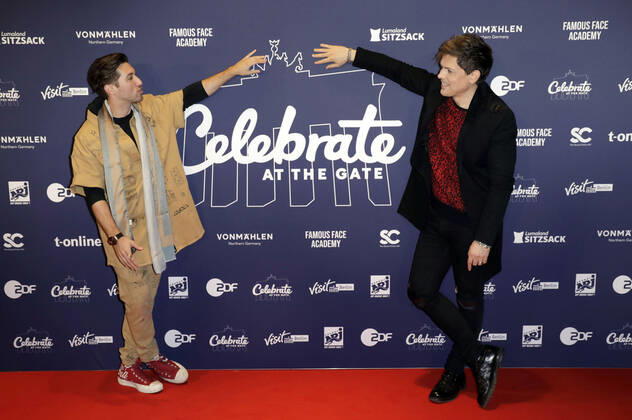 Justin Jesso and Michael Patrick Kelly in the New Years Eve show Celebrate at the Gate Welcome 2022 at the Brandenburg Gate Berlin, 31 12 2021 Foto:xS.xGabschx xFuturexImage
