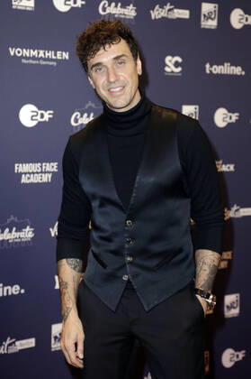 Seven in the New Years Eve show Celebrate at the Gate Welcome 2022 at the Brandenburg Gate Berlin, 31 12 2021 Foto:xS.xGabschx xFuturexImage