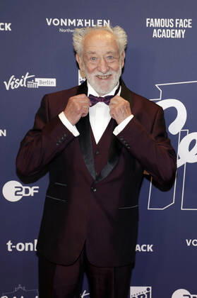 Dieter Hallervorden in the New Years Eve show Celebrate at the Gate Welcome 2022 at the Brandenburg Gate Berlin, 31 12 2021 Foto:xS.xGabschx xFuturexImage