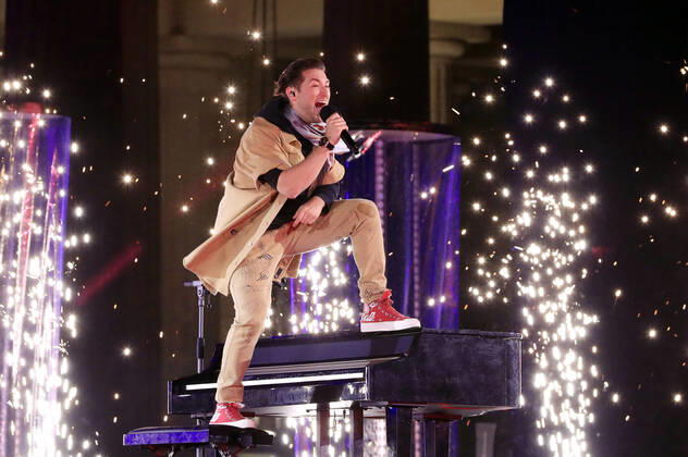 Justin Jesso in the New Years Eve show Celebrate at the Gate Welcome 2022 at the Brandenburg Gate Berlin, 31 12 2021 Foto:xS.xGabschx xFuturexImage