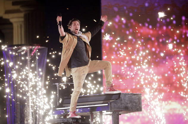 Justin Jesso in the New Years Eve show Celebrate at the Gate Welcome 2022 at the Brandenburg Gate Berlin, 31 12 2021 Foto:xS.xGabschx xFuturexImage