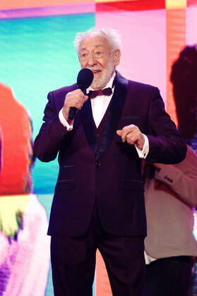 Dieter Hallervorden in the New Years Eve show Celebrate at the Gate Welcome 2022 at the Brandenburg Gate Berlin, 31 12 2021 Foto:xS.xGabschx xFuturexImage