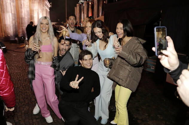 Justin Jesso, Marc Terenzi and Venus in the New Years Eve show Celebrate at the Gate Welcome 2022 at the Brandenburg Gate Berlin, 31 12 2021 Foto:xS.xGabschx xFuturexImage