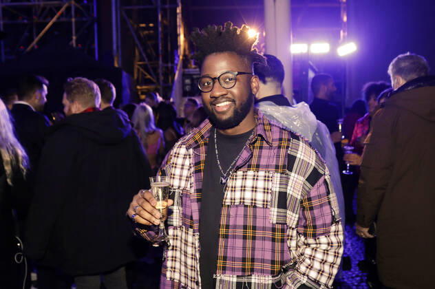 Kelvin Jones in the New Years Eve show Celebrate at the Gate Welcome 2022 at the Brandenburg Gate Berlin, 31 12 2021 Foto:xS.xGabschx xFuturexImage