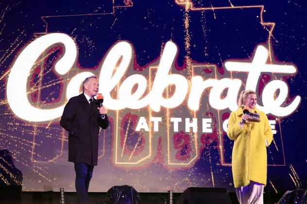 Johannes B Kerner and Andrea Kiewel in the New Years Eve show Celebrate at the Gate Welcome 2022 at the Brandenburg Gate Berlin, 31 12 2021 Foto:xS.xGabschx xFuturexImage