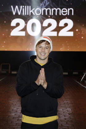 Alexander Knappe in the New Years Eve show Celebrate at the Gate Welcome 2022 at the Brandenburg Gate Berlin, 31 12 2021 Foto:xS.xGabschx xFuturexImage