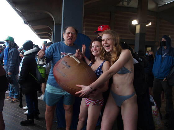 January 1, 2022, New York, New York, USA: January 1, 2022 New York , Coney Island Polar Bear Plunge. This year the Polar Bear Plunge returned after last year s Covid outbreak. Revelers enjoy the water. New York USA - ZUMAct2_ 20220101_zaf_ct2_032 Copyright: xBrucexCotlerx