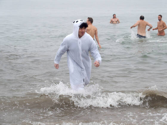 January 1, 2022, New York, New York, USA: January 1, 2022 New York , Coney Island Polar Bear Plunge. This year the Polar Bear Plunge returned after last year s Covid outbreak. Revelers enjoy the water. New York USA - ZUMAct2_ 20220101_zaf_ct2_037 Copyright: xBrucexCotlerx