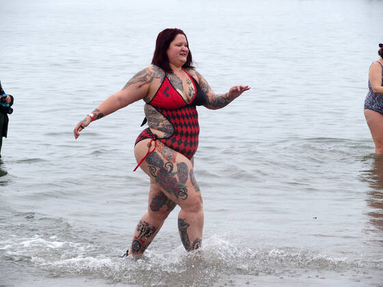 January 1, 2022, New York, New York, USA: January 1, 2022 New York , Coney Island Polar Bear Plunge. This year the Polar Bear Plunge returned after last year s Covid outbreak. Revelers enjoy the water. New York USA - ZUMAct2_ 20220101_zaf_ct2_067 Copyright: xBrucexCotlerx