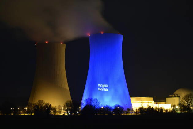 The nuclear power plant festlicht zum Abschied iluminiert vor der finalen Netzabschaltung zum 31 Dezember 2021 Grohnde, 17 12 2021 Foto:xD.xErasmusx xFuturexImage