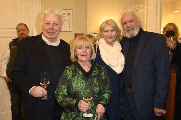 Dagmar Biener with husband Joachim Zerbster and Achim Wolff with wife Rita Feldmeier at the premiere of the play Rent A Friend at Schlosspark Theater Berlin, 08 01 2022 Foto:xF.xKernx xFuturexImage