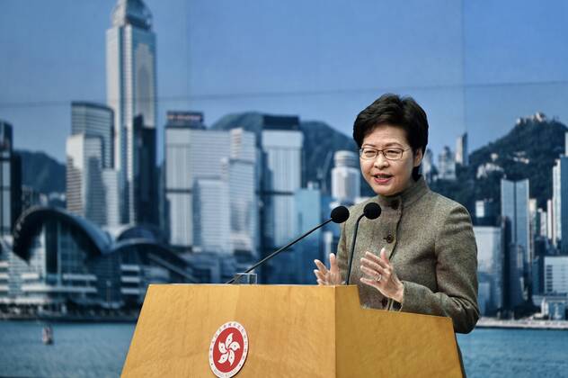 Coronavirus in Hongkong, Carrie Lam Pressekonferenz HONG KONG, CHINA - JANUARY 11: Hong Kong Chief Executive Carrie Lam Cheng Yuet-ngor speaks on the vaccination service to the media before a meeting on January 11, 2022 in Hong Kong, China. Hong Kong will set up more COVID-19 vaccination sites in late January. Copyright: xVCGx CFP111364563232