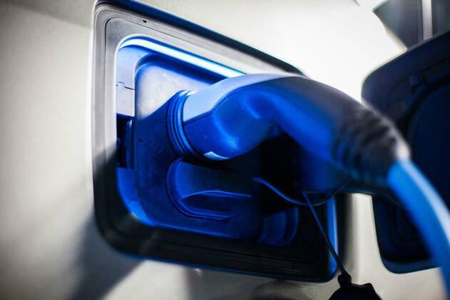 IMAGO Creative: Motorsport, Innovation und Nachhaltigkeit IMAGO Creative: 2022 Aussichten  Electric car charging, 25.09.2021, Copyright: xbizoo_nx Panthermedia23549394
