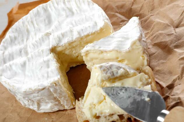  Camembert cheese traditional Normandy French, dairy product, 26.09.2021, Copyright: xphilipimagex Panthermedia24378462