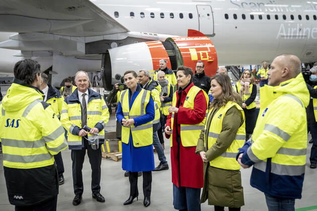 Prime Minister Mette Frederiksen S, Pia Olsen Dyhr SF and Mai Villadsen EL in connection with the Prime Minister and party leaders from support parties visiting Copenhagen Airport, Thursday 20 January 2022, Kastrup Denmark Copyright: RitzauxScanpix MadsxClausxRasmussenx 102 spdk20220120-164323-L