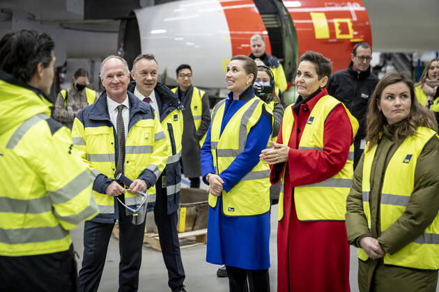Prime Minister Mette Frederiksen S, Pia Olsen Dyhr SF and Mai Villadsen EL in connection with the Prime Minister and party leaders from support parties visiting Copenhagen Airport, Thursday 20 January 2022, Kastrup Denmark Copyright: RitzauxScanpix MadsxClausxRasmussenx 102 spdk20220120-164342-L