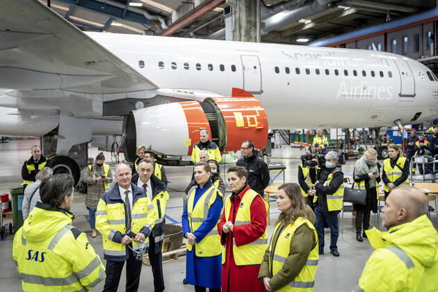 Prime Minister Mette Frederiksen S, Pia Olsen Dyhr SF and Mai Villadsen EL in connection with the Prime Minister and party leaders from support parties visiting Copenhagen Airport, Thursday 20 January 2022, Kastrup Denmark Copyright: RitzauxScanpix MadsxClausxRasmussenx 102 spdk20220120-164357-L