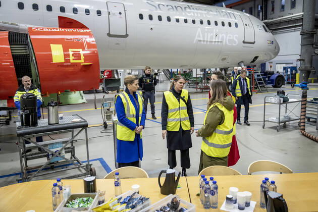Prime Minister Mette Frederiksen S, Pia Olsen Dyhr SF and Mai Villadsen EL in connection with the Prime Minister and party leaders from support parties visiting Copenhagen Airport, Thursday 20 January 2022, Kastrup Denmark Copyright: RitzauxScanpix MadsxClausxRasmussenx 102 spdk20220120-164428-L