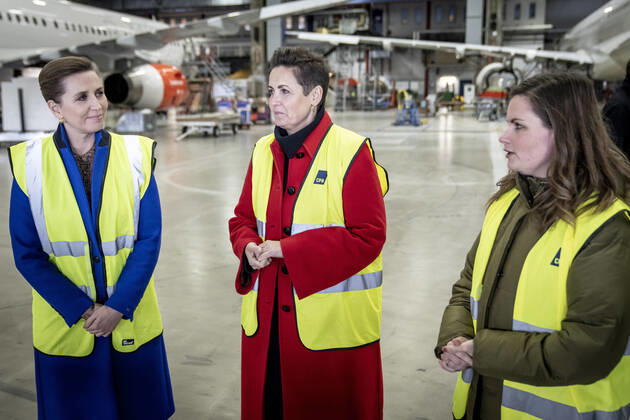 Prime Minister Mette Frederiksen S, Pia Olsen Dyhr SF and Mai Villadsen EL in connection with the Prime Minister and party leaders from support parties visiting Copenhagen Airport, Thursday 20 January 2022, Kastrup Denmark Copyright: RitzauxScanpix MadsxClausxRasmussenx 102 spdk20220120-164528-L