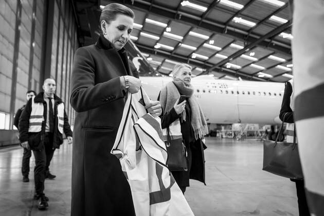Prime Minister Mette Frederiksen S in connection with the Prime Minister and party leaders from support parties visiting Copenhagen Airport, Thursday 20 January 2022, Kastrup Denmark Copyright: RitzauxScanpix MadsxClausxRasmussenx 102 spdk20220120-164751-L