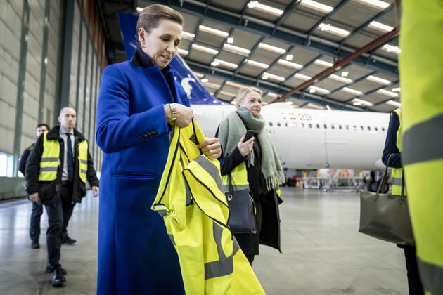 Prime Minister Mette Frederiksen S in connection with the Prime Minister and party leaders from support parties visiting Copenhagen Airport, Thursday 20 January 2022, Kastrup Denmark Copyright: RitzauxScanpix MadsxClausxRasmussenx 102 spdk20220120-164809-L
