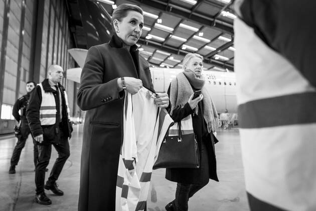Prime Minister Mette Frederiksen S in connection with the Prime Minister and party leaders from support parties visiting Copenhagen Airport, Thursday 20 January 2022, Kastrup Denmark Copyright: RitzauxScanpix MadsxClausxRasmussenx 102 spdk20220120-164818-L