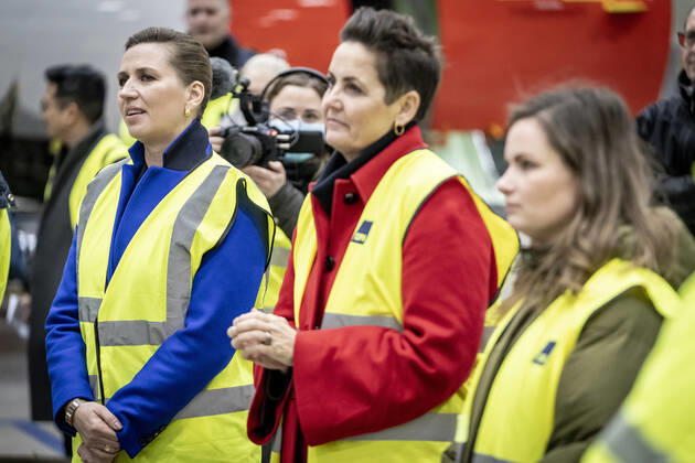Prime Minister Mette Frederiksen S, Pia Olsen Dyhr SF and Mai Villadsen EL in connection with the Prime Minister and party leaders from support parties visiting Copenhagen Airport, Thursday 20 January 2022, Kastrup Denmark Copyright: RitzauxScanpix MadsxClausxRasmussenx cop102 spdk20220120-173749-L