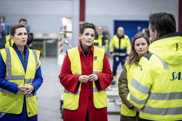 Prime Minister Mette Frederiksen S, Pia Olsen Dyhr SF and Mai Villadsen EL in connection with the Prime Minister and party leaders from support parties visiting Copenhagen Airport, Thursday 20 January 2022, Kastrup Denmark Copyright: RitzauxScanpix MadsxClausxRasmussenx cop102 spdk20220120-173823-L