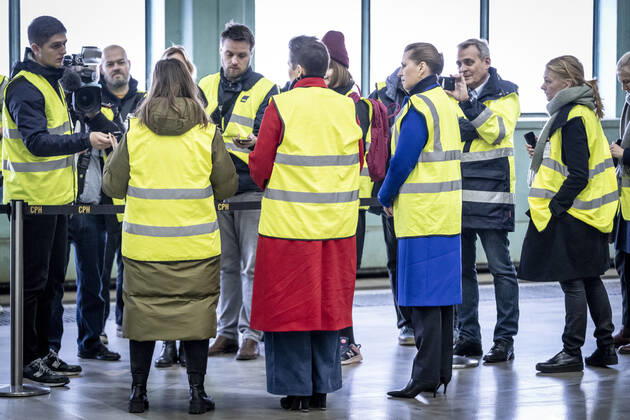 Prime Minister Mette Frederiksen S, Pia Olsen Dyhr SF and Mai Villadsen EL in connection with the Prime Minister and party leaders from support parties visiting Copenhagen Airport, Thursday 20 January 2022, Kastrup Denmark Copyright: RitzauxScanpix MadsxClausxRasmussenx cop102 spdk20220120-173850-L