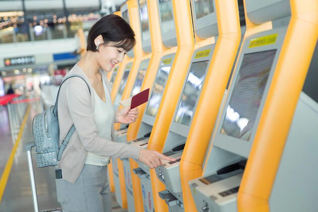Business lady in the airport to use automatic machines China, 12 04 2019, model released, Copyright: xViewxStockx, cpmh-185263f07w.jpg, Travel,Business Travel,Business,Businesswoman,Airport,Women,Beauty,Ticket Machine,Automated,Buying,Convenience,Airport Lounge,Lobby,china,One Person,Holding,Passport,Human Finger,Touching,Cursor,Visual Screen,Tourist,Business Person,White Collar Worker,Journey,back pack,East Asia,Oriental Ethnicity,Adult,People,Chinese Ethnicity,Asian and Indian Ethnicities,Indoors,Day,Horizontal,Photography,Color Image,Asia,Tourism,Air Transport Building,Young Adult,Young Women,Airplane Ticket,Aerospace Industry,Public Utility,Mode of Transport,25-29 Years Copyright: xViewxStockx