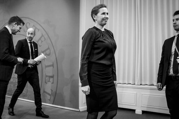 Prime Minister Mette Frederiksen S, Minister of Health Magnus Heunicke S and Director of the National Board of Health Soeren Brostroem after press conference on the corona situation in the Mirror Room in the Prime Ministers Office, Wednesday 26 January 2022, Copenhagen Denmark  Copyright: RitzauxScanpix MadsxClausxRasmussenx cop104 spdk20220126-210940-L