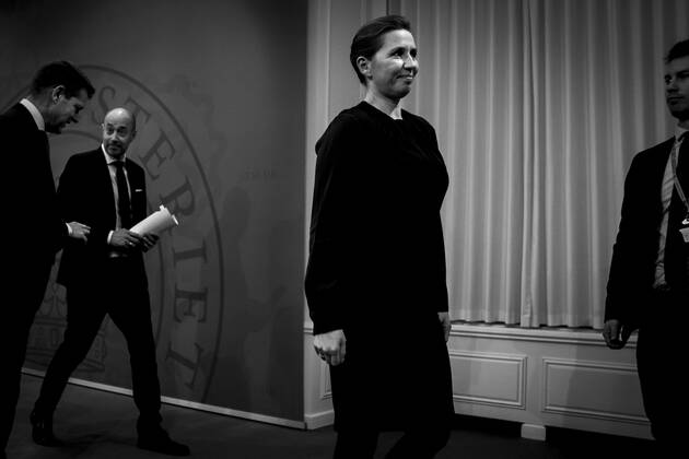 Prime Minister Mette Frederiksen S, Minister of Health Magnus Heunicke S and Director of the National Board of Health Soeren Brostroem after a press conference on the corona situation in the Mirror Room in the Prime Ministers Office, Wednesday 26 January 2022, Copenhagen Denmark  Copyright: RitzauxScanpix MadsxClausxRasmussenx cop104 spdk20220126-210951-L