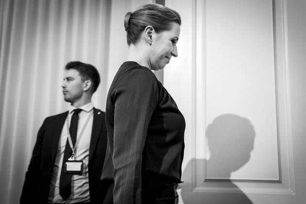 Prime Minister Mette Frederiksen S after press conference on the corona situation in the Mirror Hall in the Prime Ministers Office, Wednesday 26 January 2022, Copenhagen Denmark Copyright: RitzauxScanpix MadsxClausxRasmussenx cop104 spdk20220126-211130-L