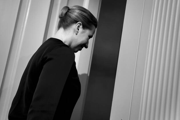 Prime Minister Mette Frederiksen S after press conference on the corona situation in the Mirror Hall in the Prime Ministers Office, Wednesday 26 January 2022, Copenhagen Denmark Copyright: RitzauxScanpix MadsxClausxRasmussenx cop104 spdk20220126-211144-L