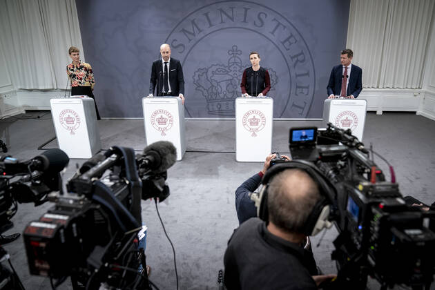 Prime Minister Mette Frederiksen S, Minister of Health Magnus Heunicke S, academic director of the Statens Serum Institut Tyra Grove Krause and director of the National Board of Health Soeren Brostroem during a press conference on the corona situation in the Mirror Room in the Prime Ministers Office, Wednesday 26 January 2022, Copenhagen Denmark  Copyright: RitzauxScanpix MadsxClausxRasmussenx cop104 spdk20220126-212006-L