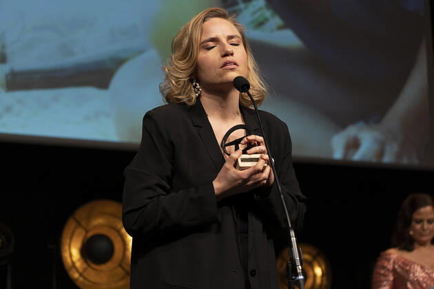 Josephine Park gets this years female supporting role for the Venus effect ROBERT the prizes will be with Camilla Bendix which has been awarded in the Tivoli Hotel Congress Center on Saturday 5 February 2022, Copenhagen Denmark  Copyright: ClausxBechx Cop102 spdk20220205-215508-L