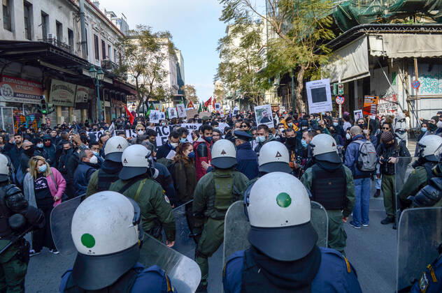 Greece: Protest against migrant pushbacks and border violence in Athens Police block the path of protesters who rally against Greece’s pushbacks of migrants and refugees at the border with Turkey. The protest comes after Turkey has accused Greek border guards of illegally pushing the migrants back, while Athens has rejected the claims. Athens Greece Copyright: DimitrisxAspiotis