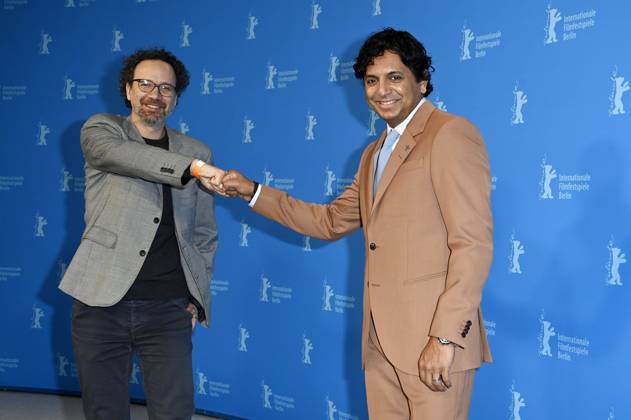 Carlo Chatrian and M Night Shyamalan at the International Jury Photocall at the Berlinale 2022 72 Berlin International Film Festival at the Grand Hyatt Berlin Hotel, 10 02 2022. Foto:xF.xKernx xFuturexImage