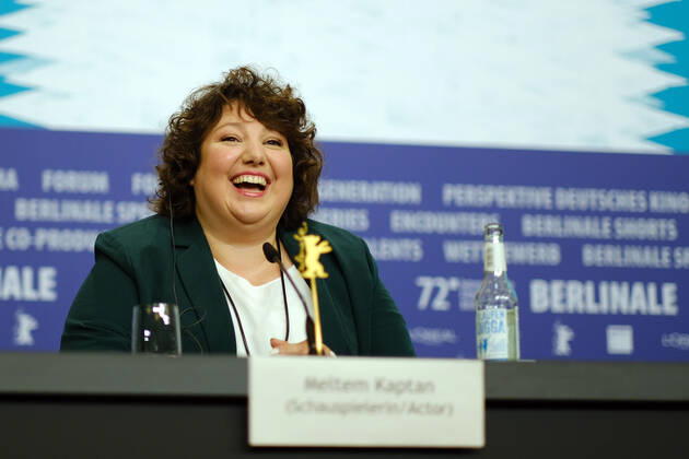 Schauspielerin Meltem Kaptan bei der Pressekonferenz zum Film RABIYE KURNAZ GEGEN GEORGE W. BUSH anlässlich der 72. Internationalen Filmfestspiele Berlin. Actress Meltem Kaptan at the press conference of the film RABIYE KURNAZ VS. GEORGE W. BUSH at the 72nd Berlin International Film Festival. snapshot-photography K.M.Krause