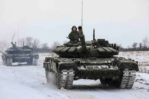 Ukraine Konflikt, Historie February 14, 2022, Leningrad Region, Russia: A tank of Russian armed forces during military exercises in the Leningrad Region, Russia, in this handout picture released February 14, 2022. Russia reportedly is sending thousands more troops to the Ukraine border. Leningrad Region Russia  - ZUMAz03_ 20220214_int_z03_027 Copyright: xRussianxDefencexMinistryx