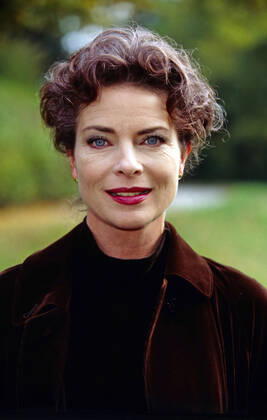 GUDRUN LANDGREBE Gudrun Landgrebe, deutsche Schauspielerin, Film- und TV- Darstellerin, Portrait von 1996. Gudrun Landgrebe, German actress, Film and TV actress, portrait from 1996., Deutschland Copyright: kpa UnitedArchives55023191 EDITORIAL USE ONLY