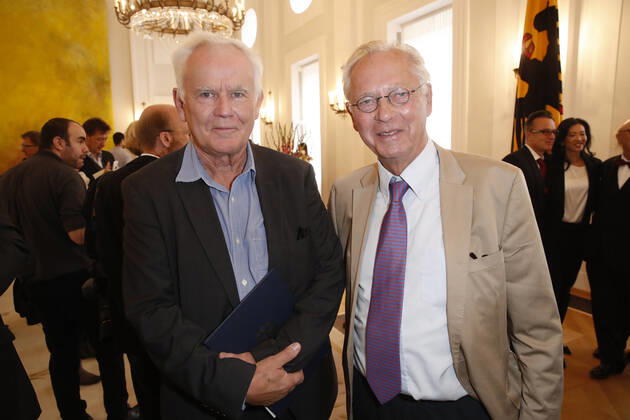Award Winner Jim Rocket with Uwe Karsten Heye Award of the Order to Day the Germans Unit on 2 October 2018 at Castle Bellevue in Berlin Copyright: xVISTAPRESSx xG.xChlebarov