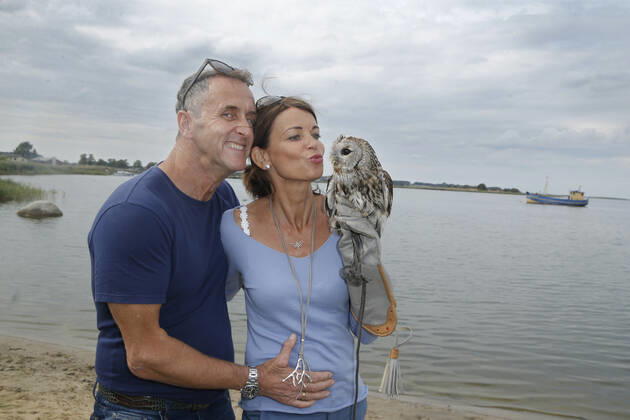 Gerit Kling with Husband Tungsten Becker and Tawny Owl Paulchen Reiter Break at Nepperminer fish palace Usedom Cross Country traditional Schleppjagd on 7 September 2019 at Usedom Copyright: x