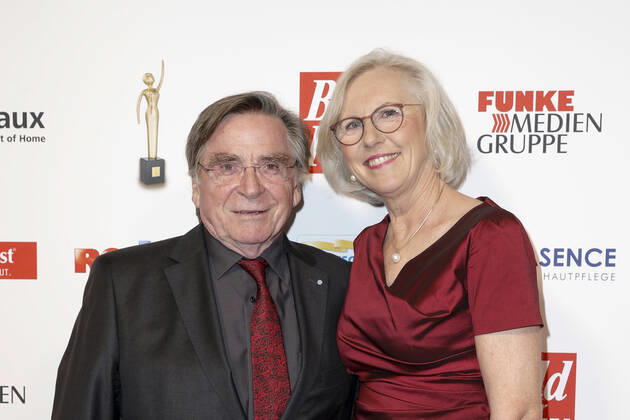 Elmar Wepper with Wife Anita at the 13 award Ceremony the Golden Picture the Woman at Stage Operetta House on 23 October 2019 in Hamburg Copyright: xVISTAPRESSx xWenzel